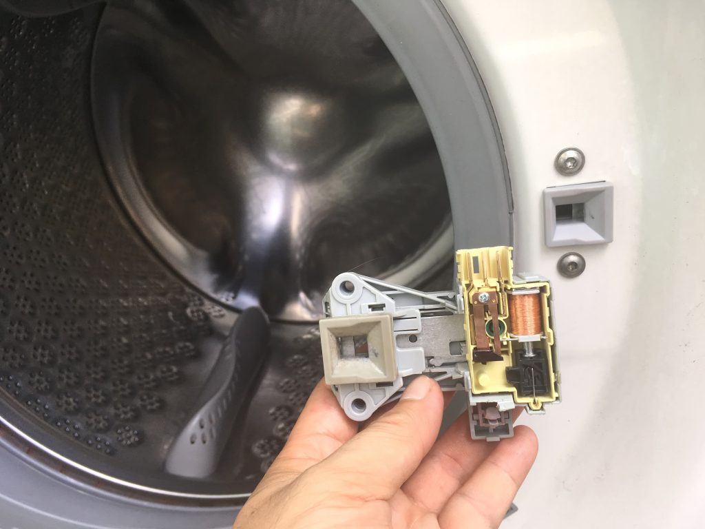 Электромагнитный замок стиральной машины