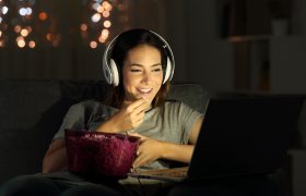 10 лучших ноутбуков для фильмов и интернета в 2024 году 