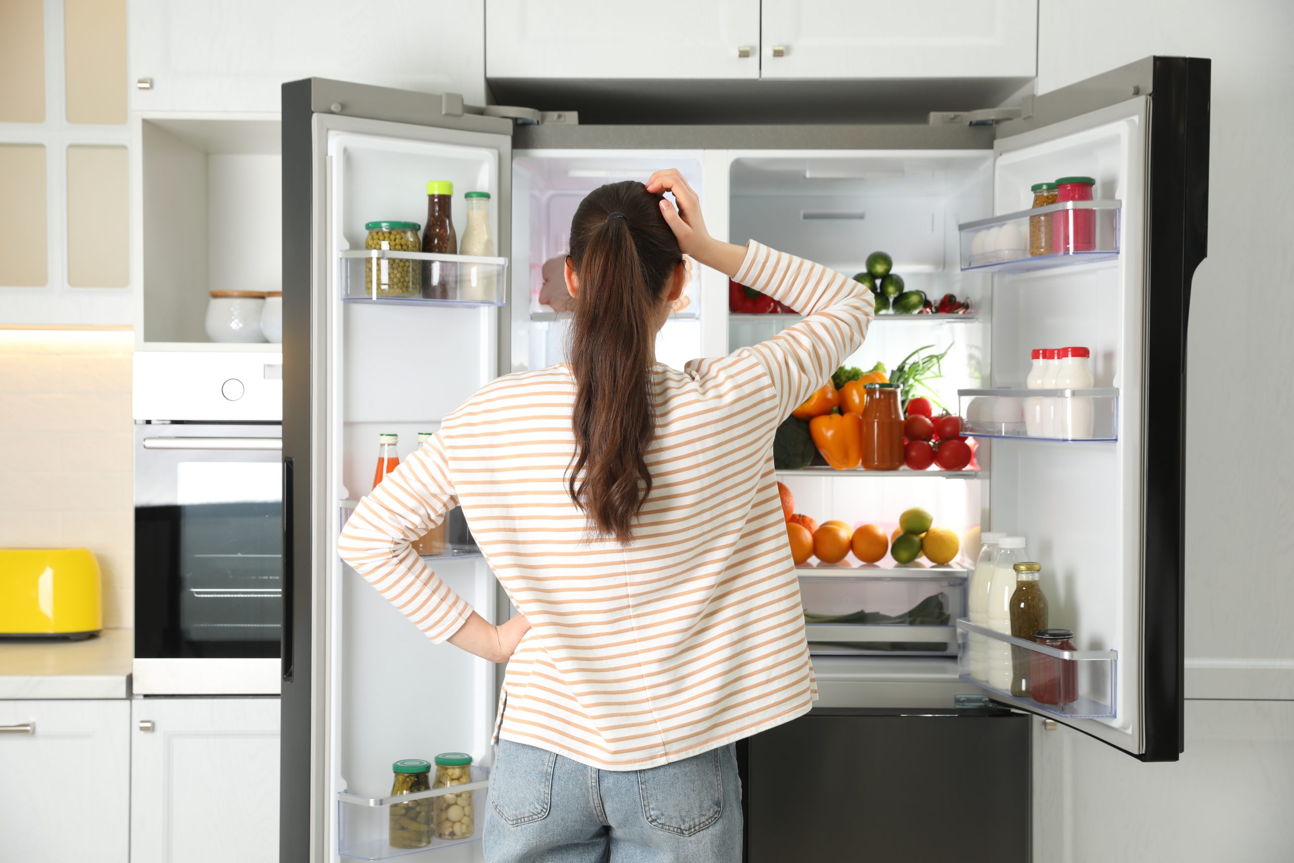 Как правильно хранить продукты в холодильнике, чтобы они дольше оставались свежими